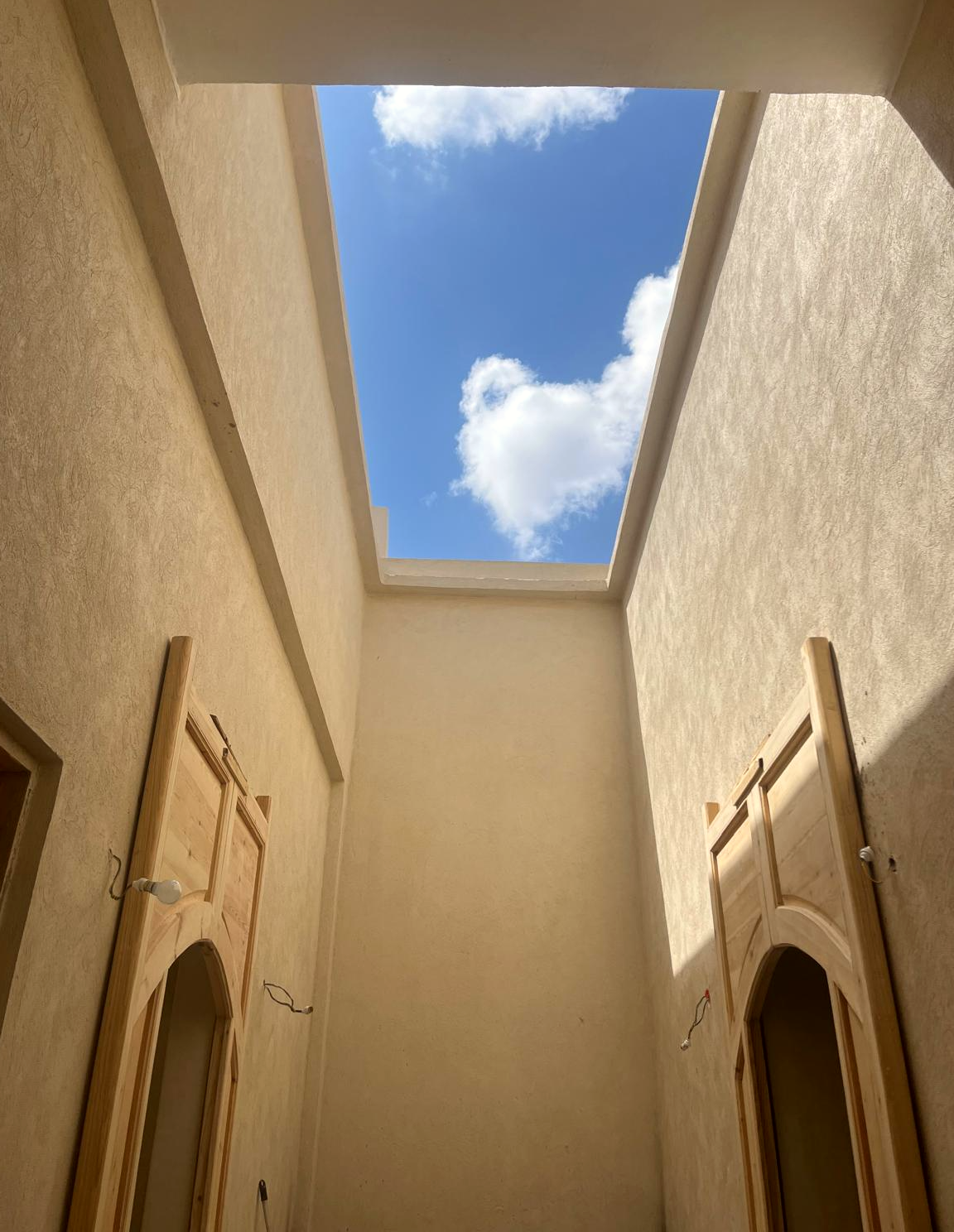 Casa Zinnia — patio interno, lavori in corso, maggio 2026